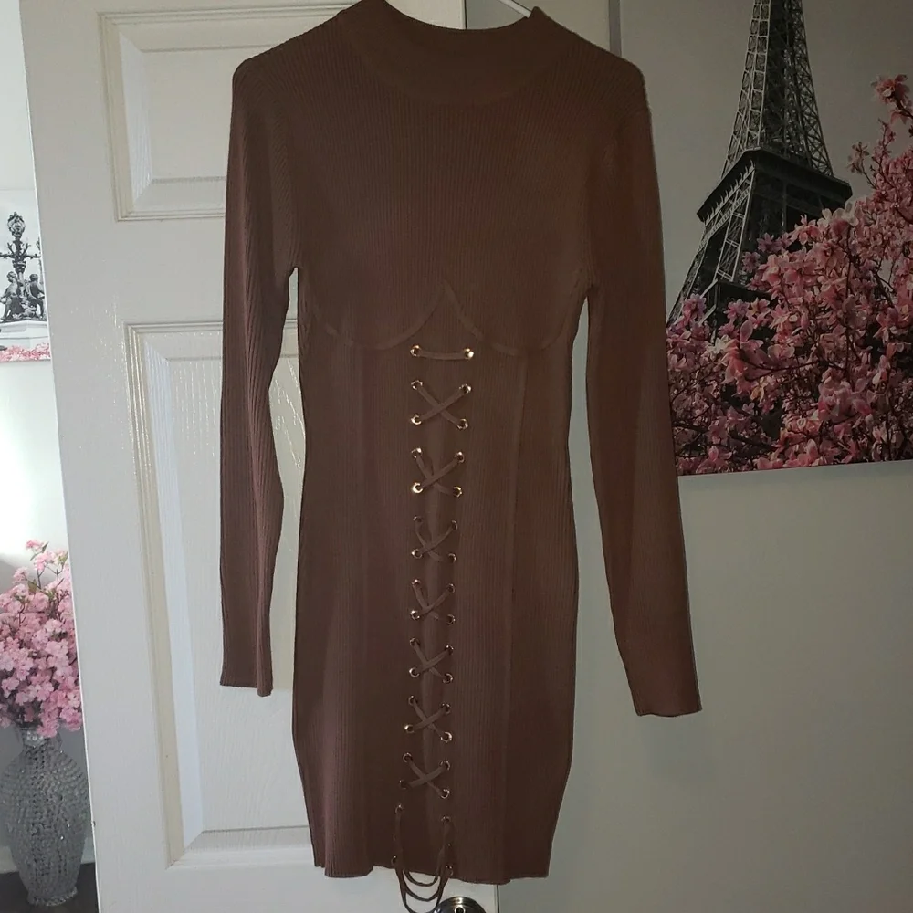 Elegant Brown Lace-Up Dress - Picture 1 of 4